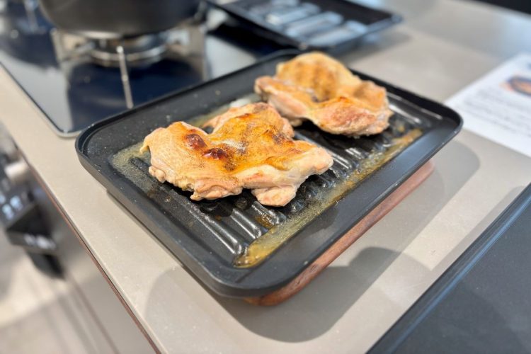 「デリシア」の自動調理機能を使用して焼いたチキン